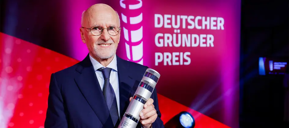 Dirk Roßmann erhält Deutschen Gründerpreis